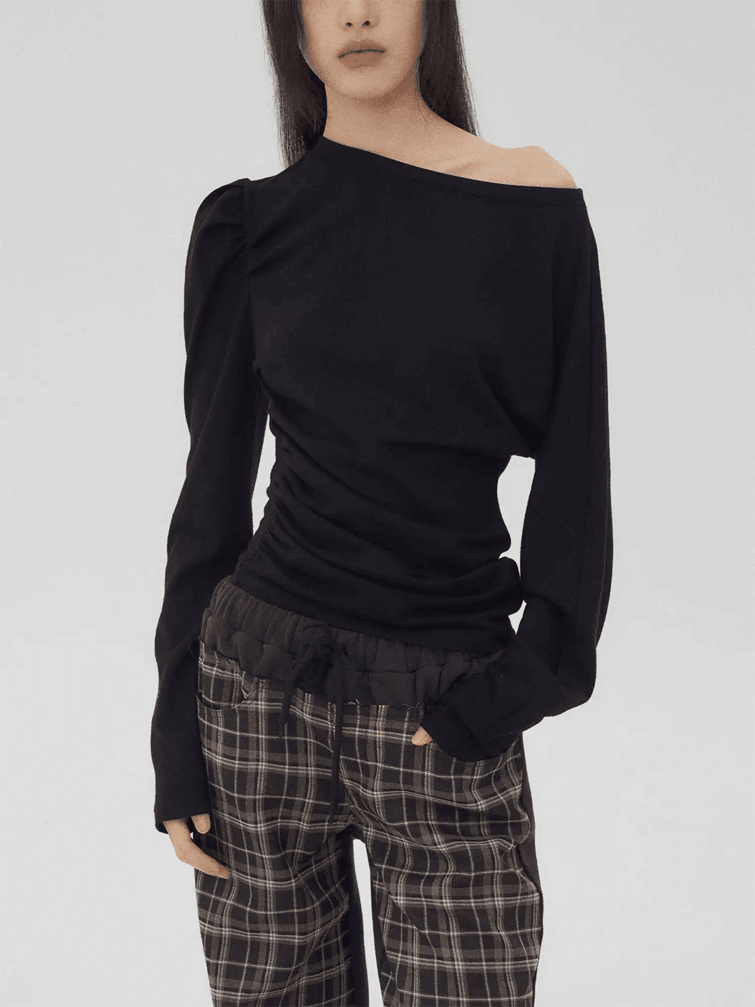 Off shoulder shirred-sleeved top_Black