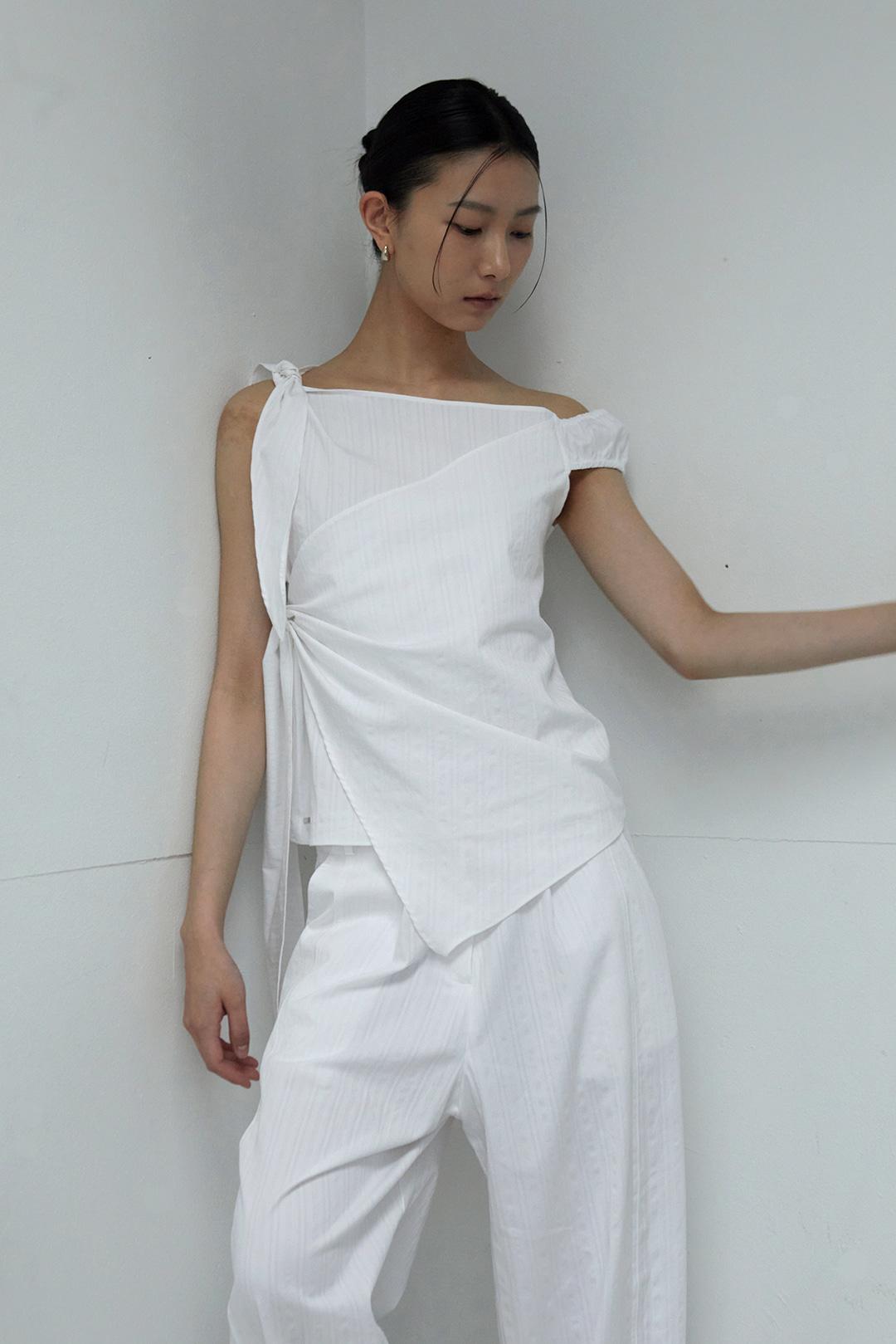 RIBBON ONE-SHOULDER TOP (WHITE)