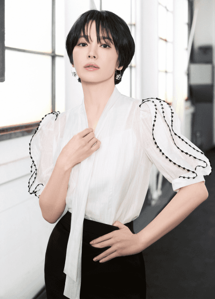 [예약배송]프릴 자수 블라우스