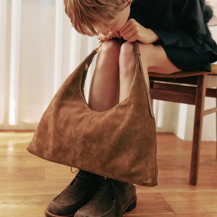 B05-5 카우레더 버클 라운드 호보 백_스웨이드 모카