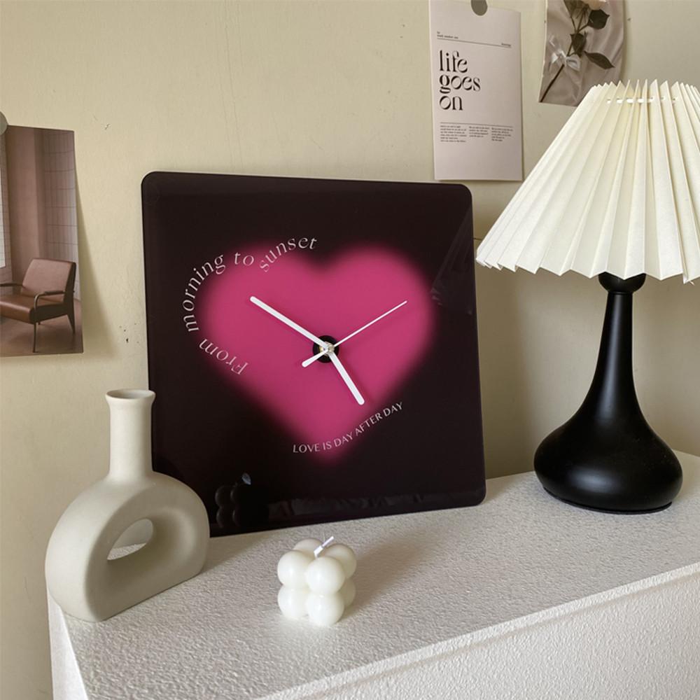 수심 Pink Heart Clock 시계 유니크 핑크 블랙 하트 감성 스탠드 레터링