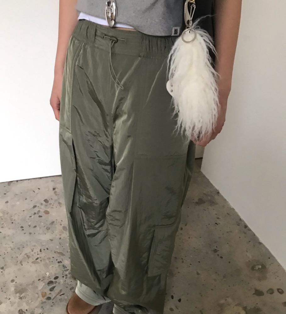 [SALE] we are 위아 덤보 팬츠 겨울 카고 패딩 1온스 본딩 러너 조거 바지