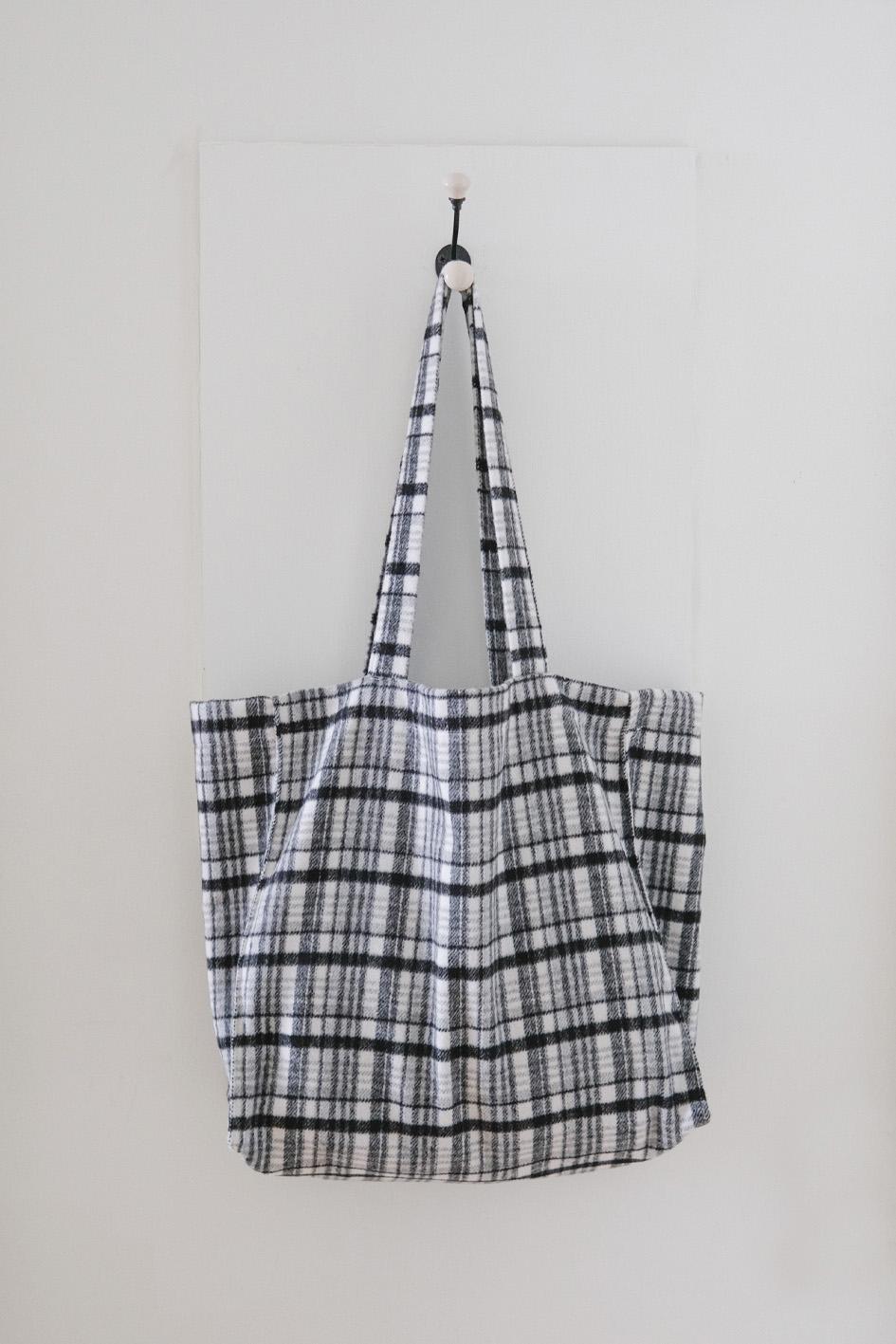 Cozy check wool shoulder bag