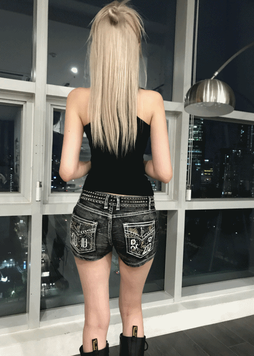 STUDSYNC BLACK SHORT