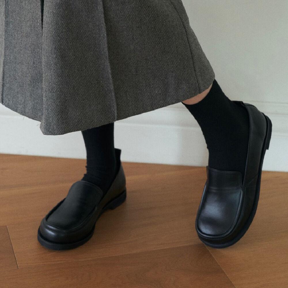 classic round loafer (black)