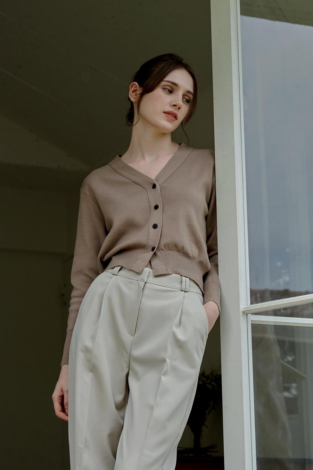 Bessie V-neck Slim-fit Knit Cardigan (Beige)