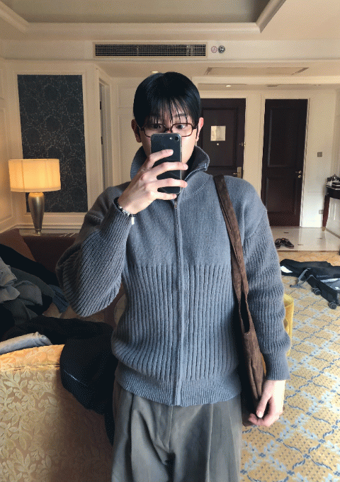 [단독/기획] 하이넥 포켓 니트 집업