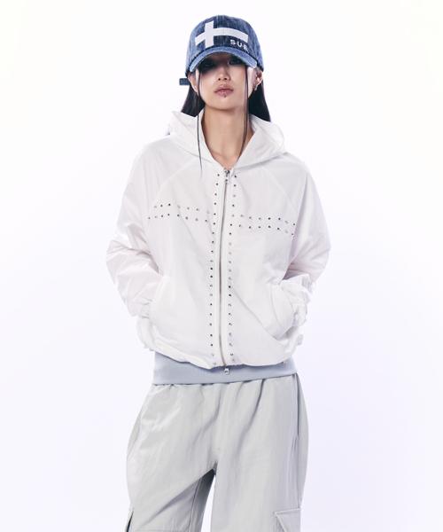 STUDDED HOOD WINDBREAK / WHITE