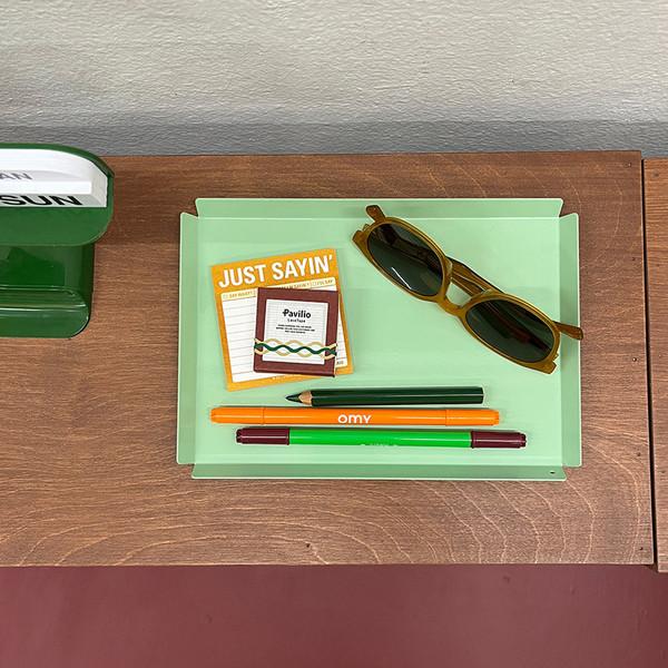 Color Drop Edge Tray