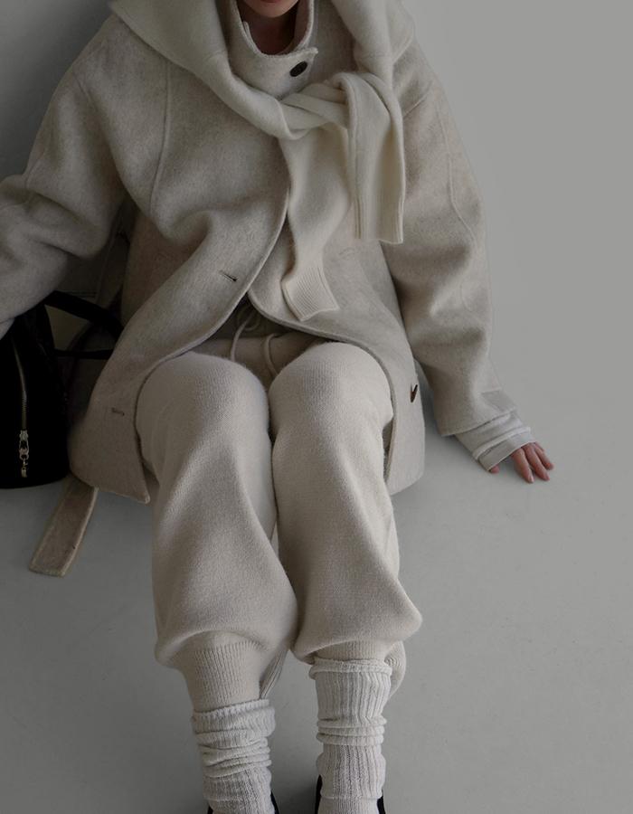 라룸 [by LAROOM] 하이넥하프핸드메이드코트