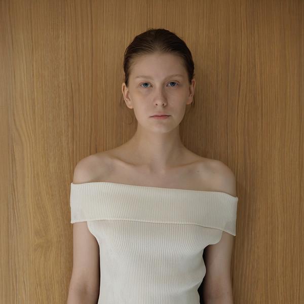 FOLDED OFF-SHOULDER KNIT TOP