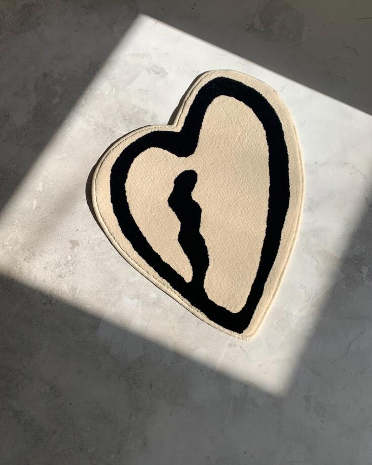 Claw Heart Rug in Black (S)