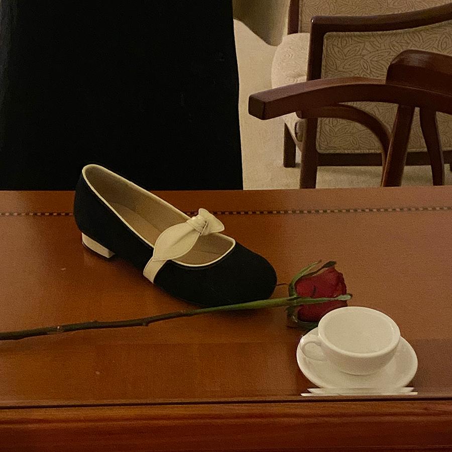 NEW EMMA PUMPS ( IVORY )