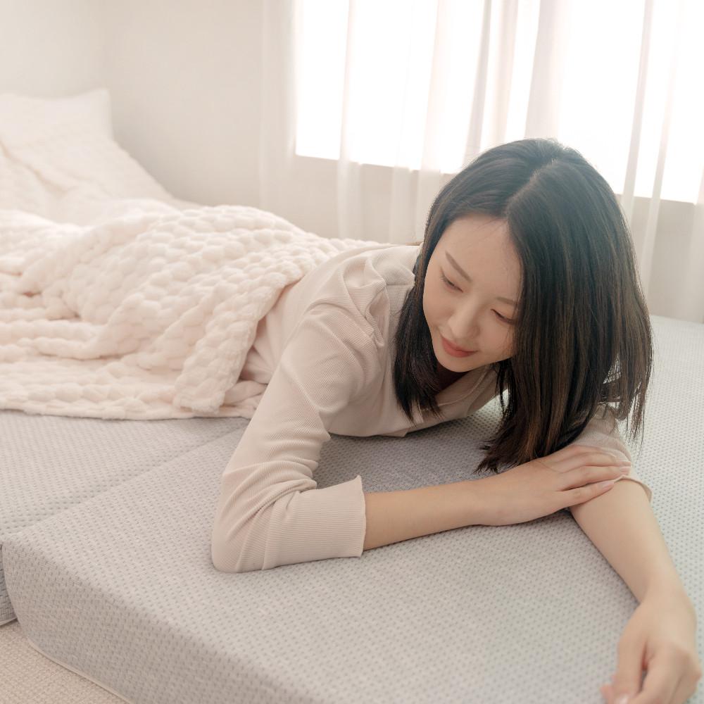 자미오다 메모리폼 허리에 좋은 3단 접이식 토퍼 매트리스 10cm