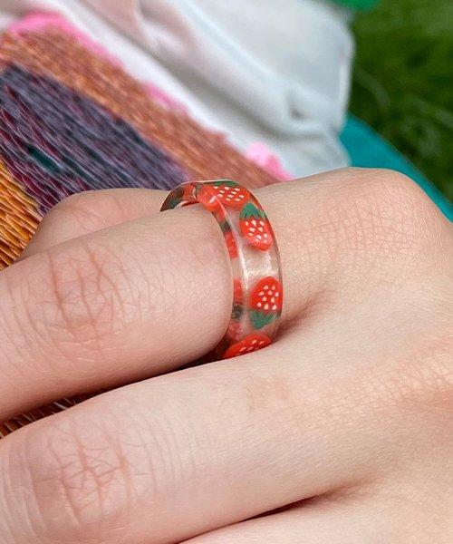 DV003 Strawberry Acrylic Ring