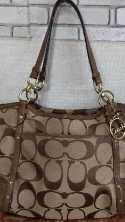 更にお値下げしました！素敵です☆コーチのセミショルダーバッグ
