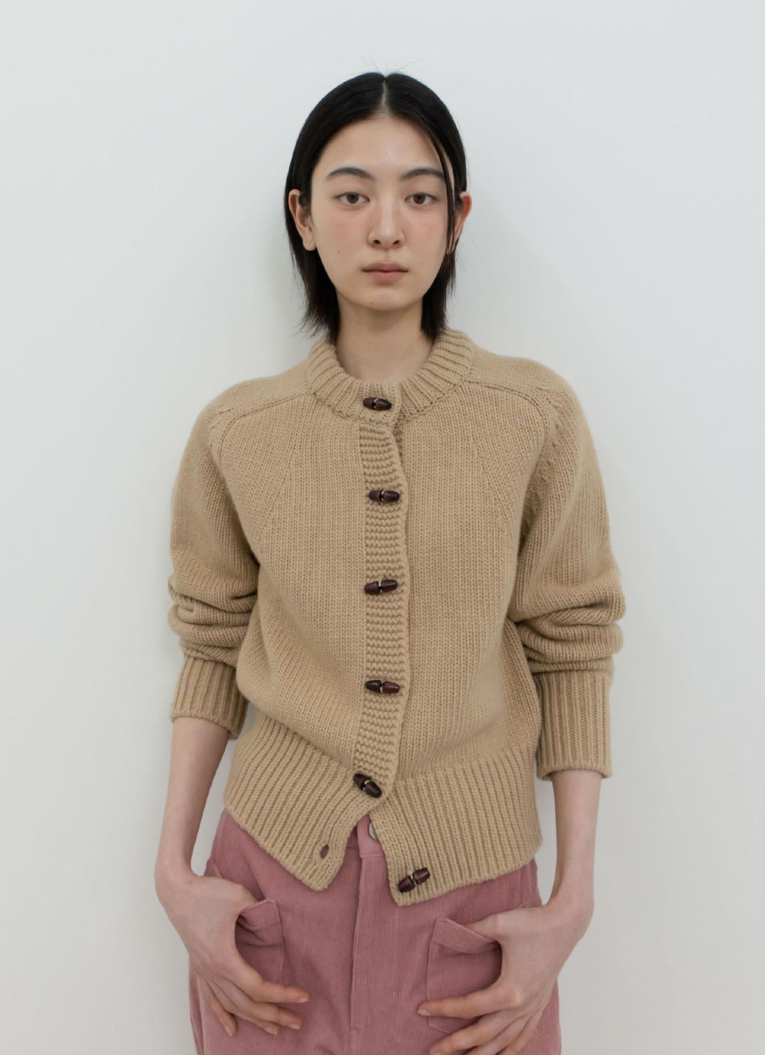 25FW GRANNY CARDIGAN / BEIGE