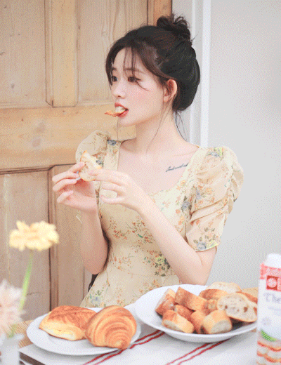 Amelie dress line.Romantic bright flower dress
