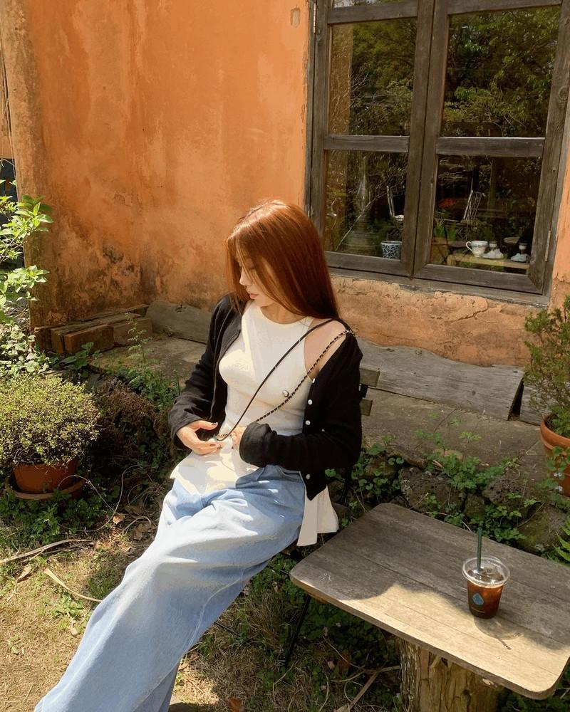 여성 홀터넥 플레어 트임 나시 2color