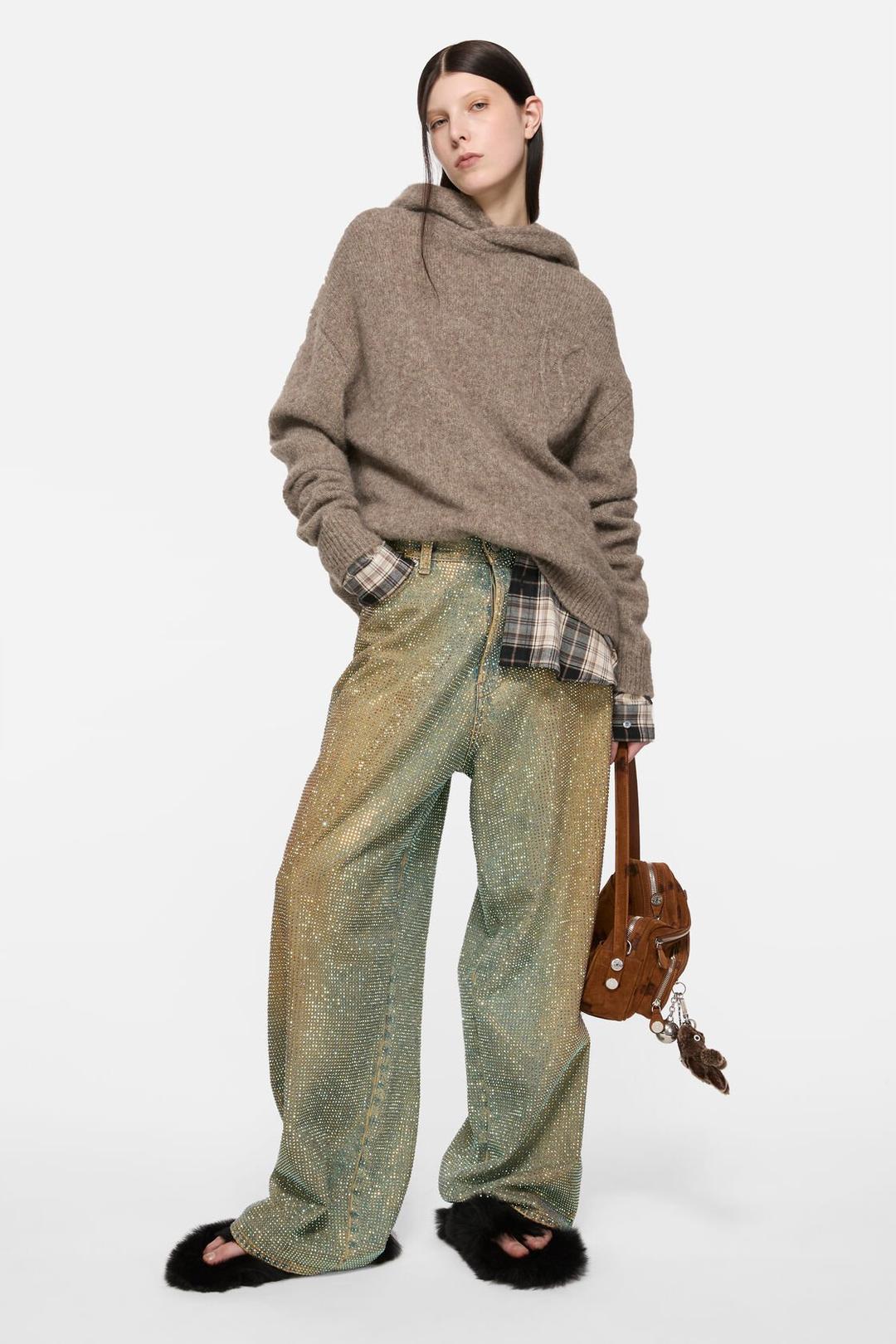 루즈 라인스톤 진 - 2023