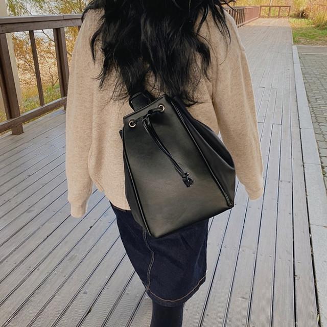 여자 데일리 레더 투웨이 원 숄더 버킷 크로스 백 팩