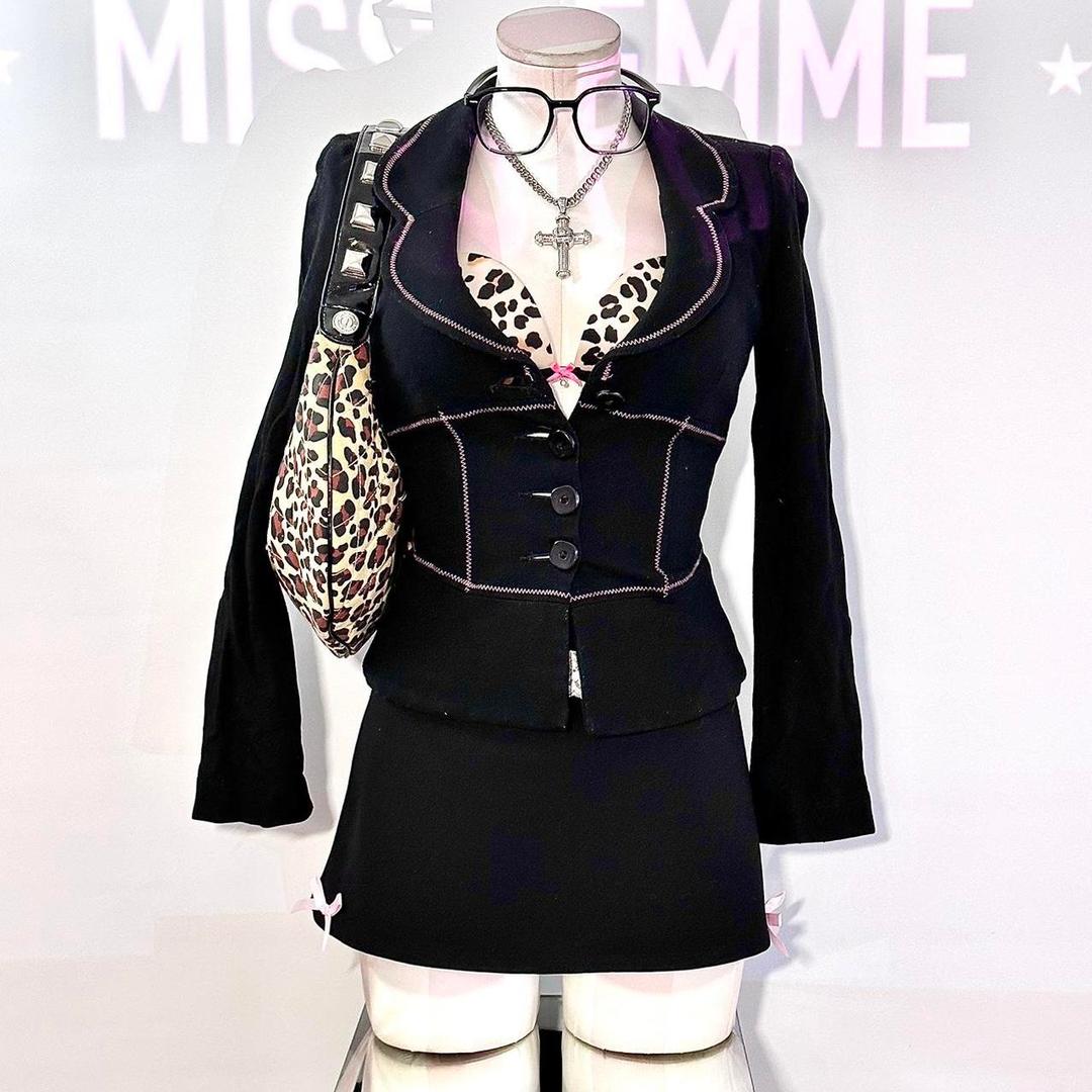 bebe pink + black y2k fitted blazer top. flawless...