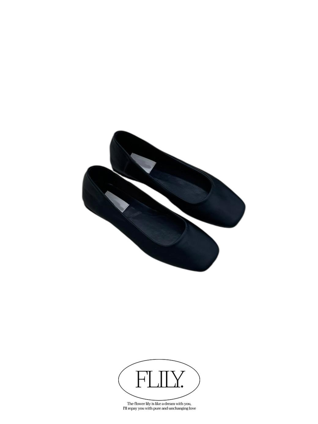 SM. Soft Square Flat Shoes