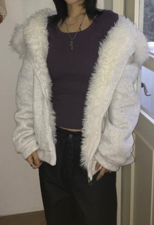 이즈이즈 Cloud Fur Hood Jumper