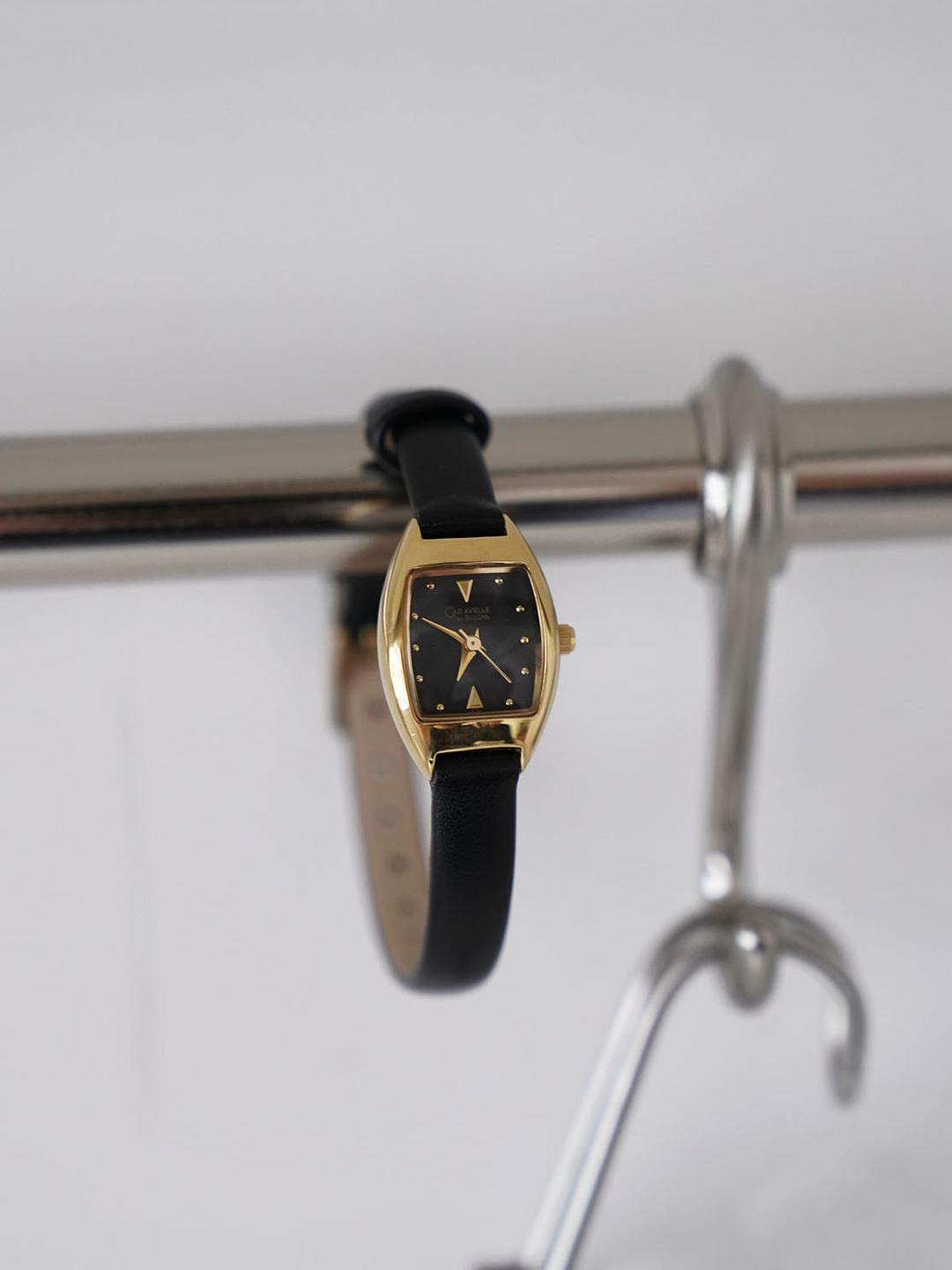 [Caravelle by Bulova] 1970s Petite Bubble Quartz Watch