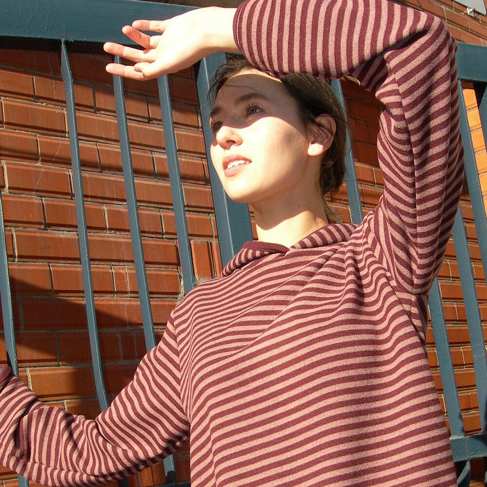 WINTER STRIPE HOODED TOP WINE