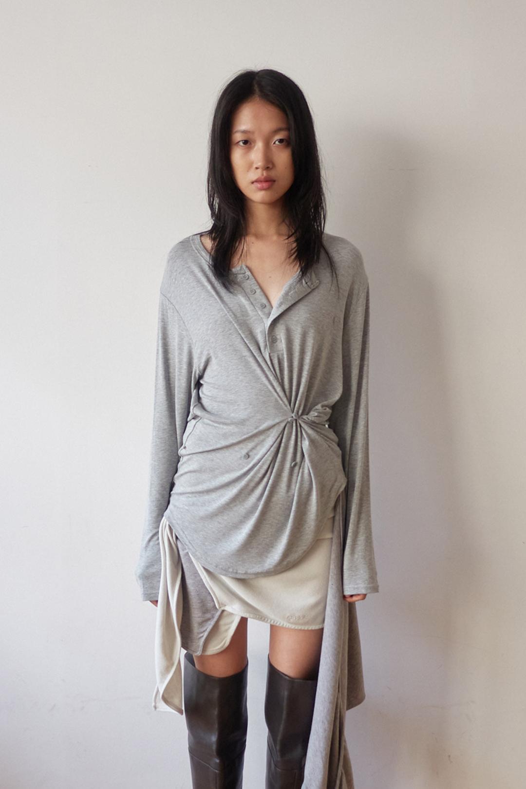 Button Henley Neck Top / Gray