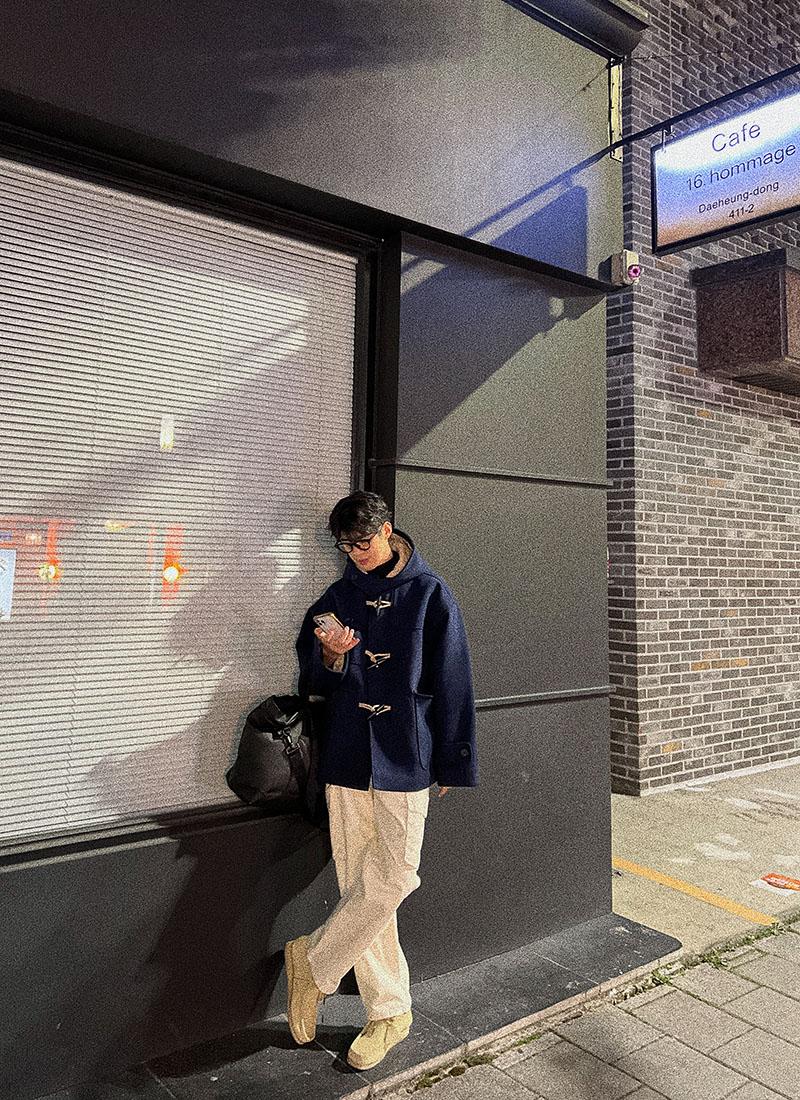 Wide short duffel coat