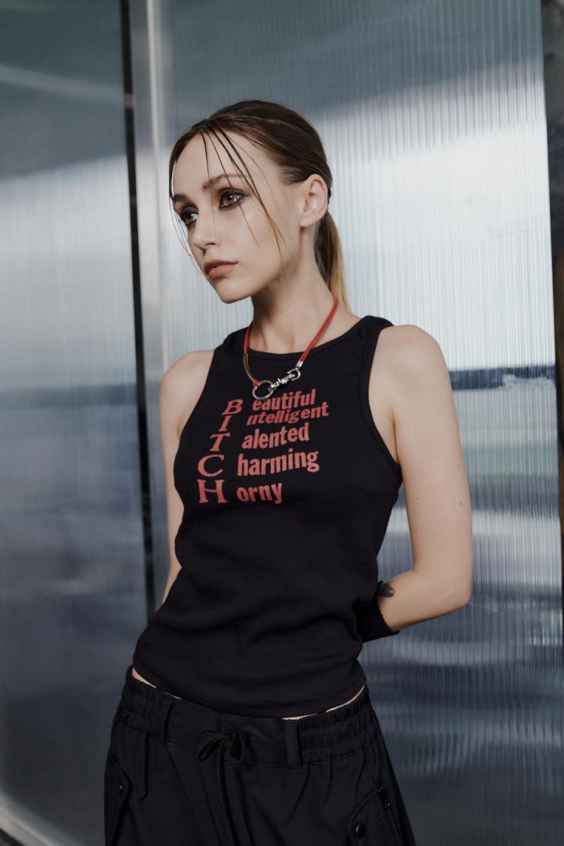 B I T C H SLEEVELESS [BLACK]