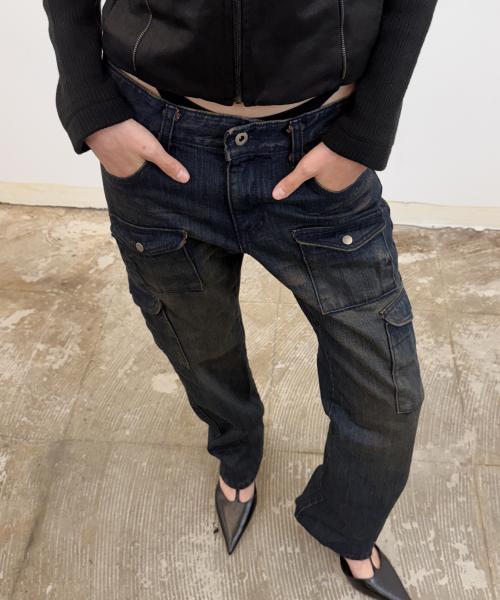 BUCKLE BACK SLIM CARGO WASHED DENIM PANTS