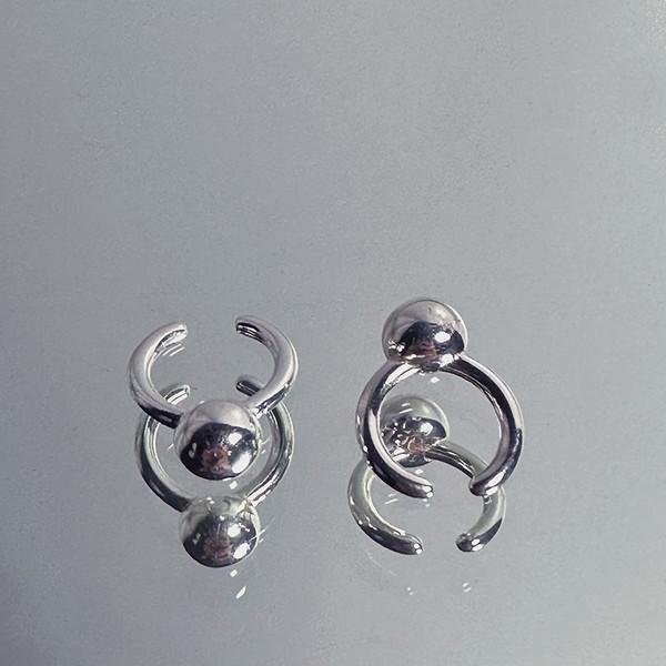 SILVER BALL EAR CUFF