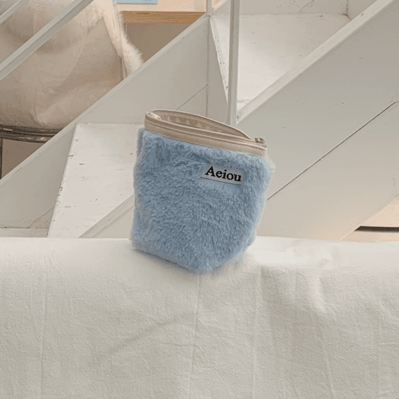Aeiou Basic Pouch (M size) Powder Blue Fur
