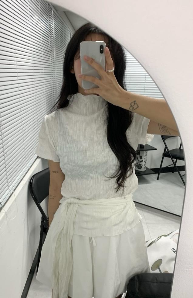 pleats half polo neck short-sleeved (3C)