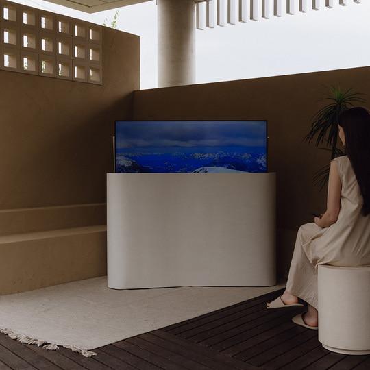 로만 이동식 티비거치대 전동 리프트 TV 스탠드 샌드스톤