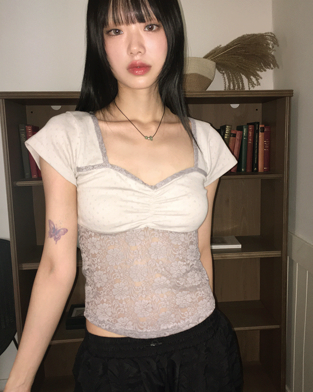 원더원더 키제 레이스 펀칭 배색 셔링 반팔 티셔츠