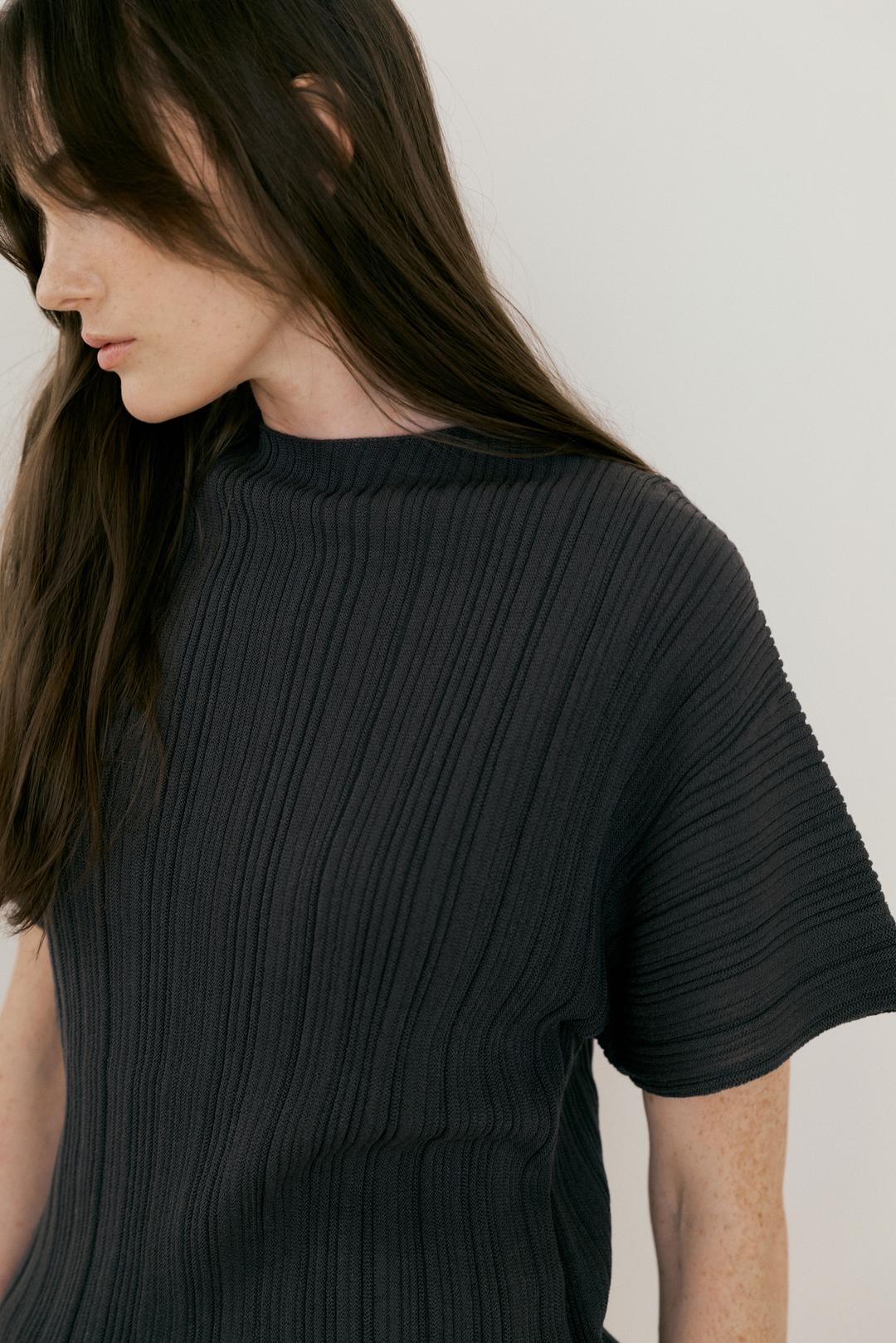 [6차] 홀가먼트 플리츠 니트 탑