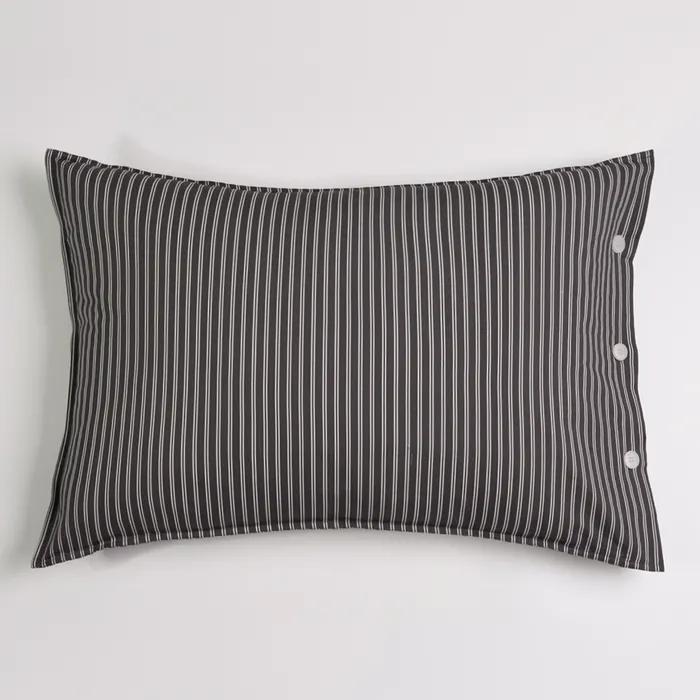 [29CM 단독] 면사틴 펜슬 스트라이프 베개커버 차콜