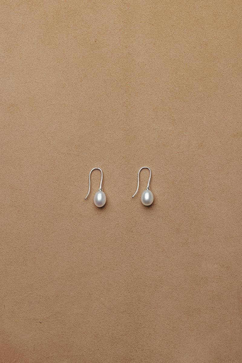[Express Delivery] Small Pearl Drop Earrings