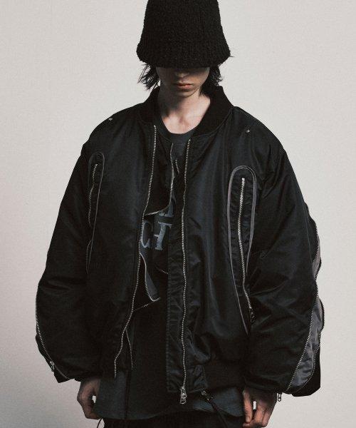 커브드 지퍼 다운 봄버_BK