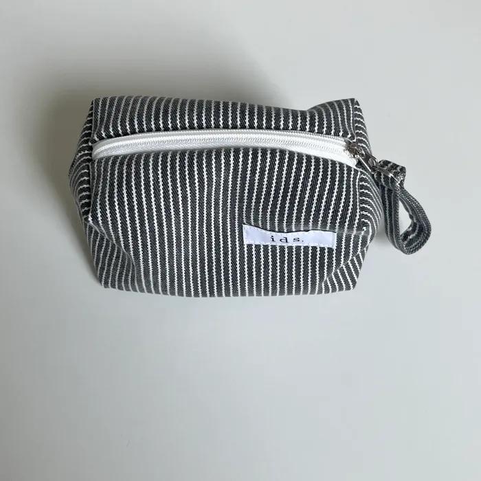 캐주얼 차콜 네모 파우치