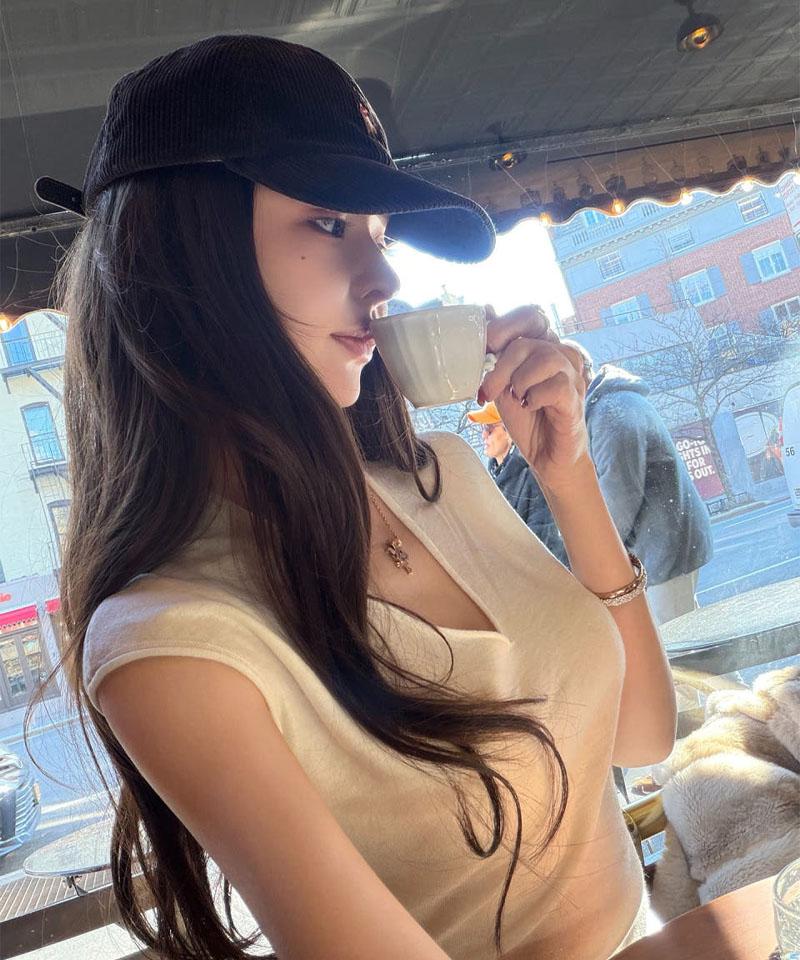 브이넥 캡소매 니트 탑