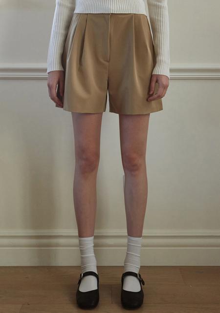 CLASSIC PINTUCK SHORTS_BEIGE