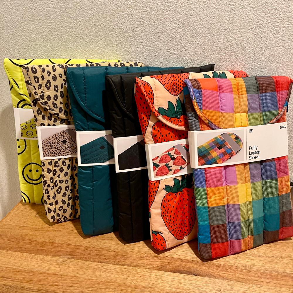 [Baggu] 뉴칼라 Puffy Laptop Sleeve 노트북 케이스 16인치