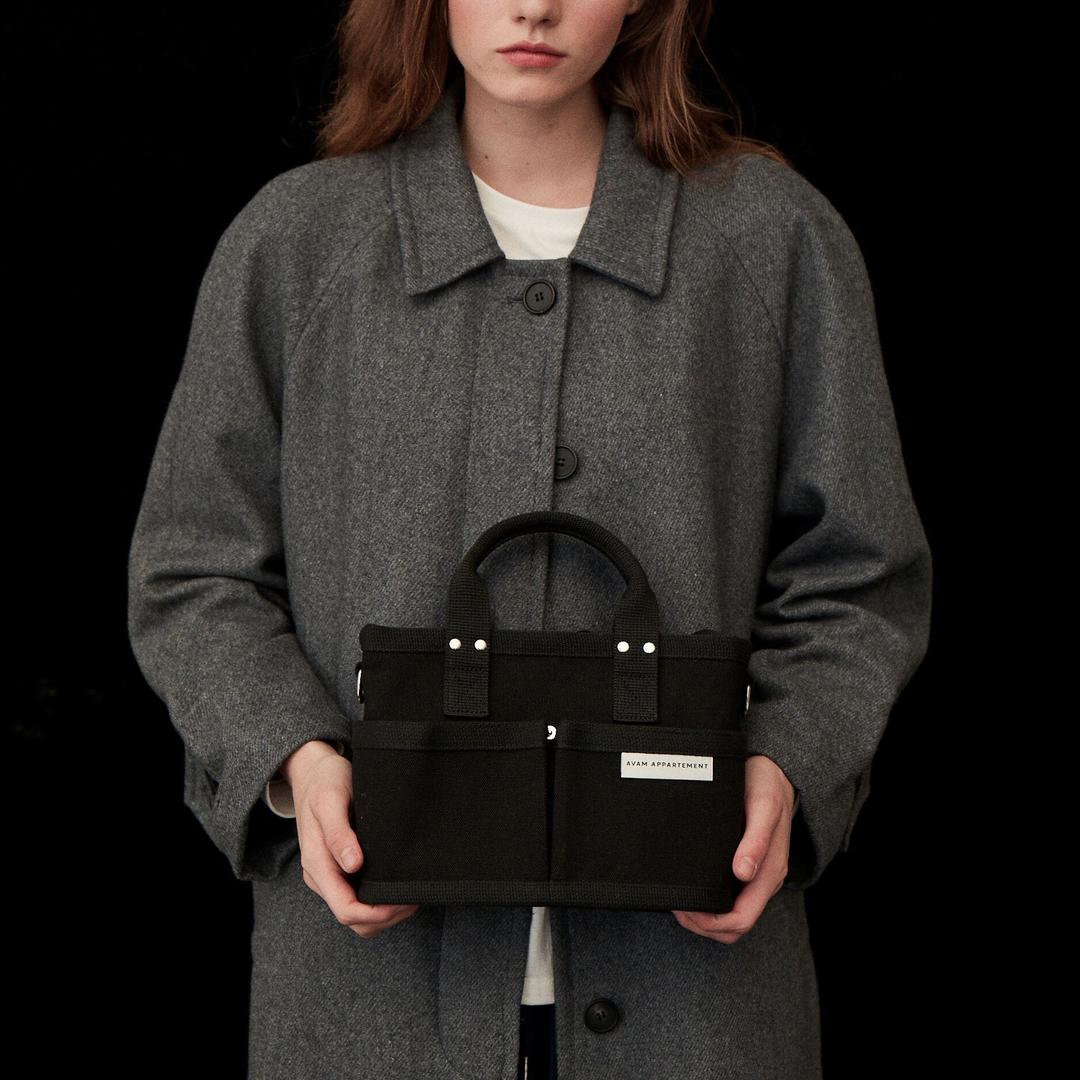 [AVAM] All Black Tumbler Bag [정호연 착용]