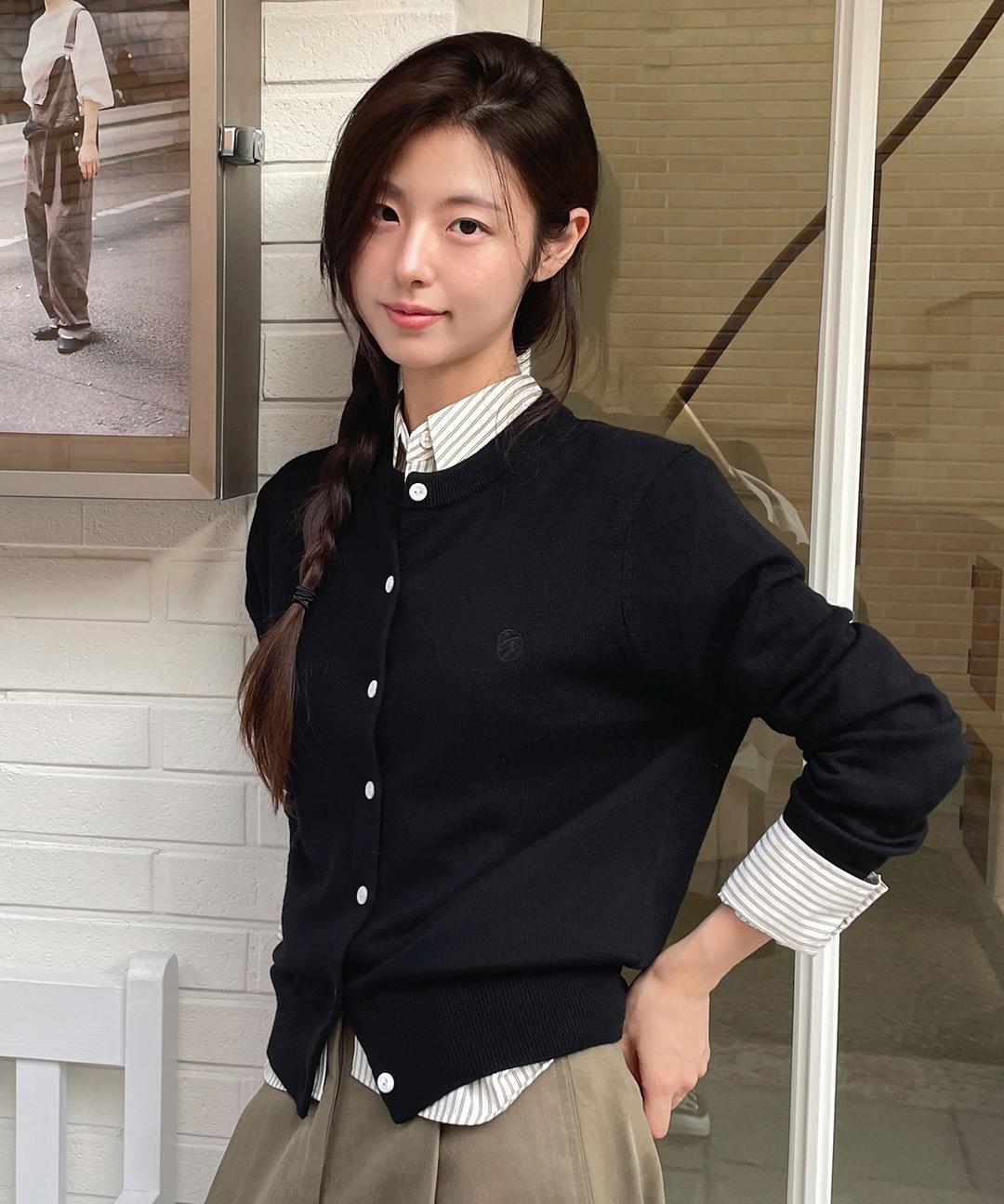 시야쥬 SIKN2126 메리노 울 미니멀 가디건_Black