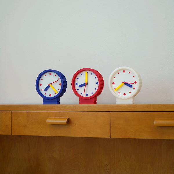 PLAY DOT CLOCK (3 COLORS)